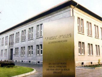 Canisius-Kolleg.    