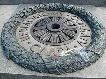 Вечный огонь в Киеве. Фото с сайта wikipedia.org, пользователя Garik 11