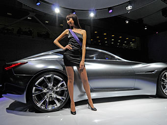 Infiniti Essence  -2010.  -,  