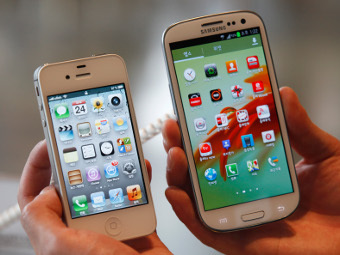 iPhone 4S ()  Galaxy S III,  Reuters